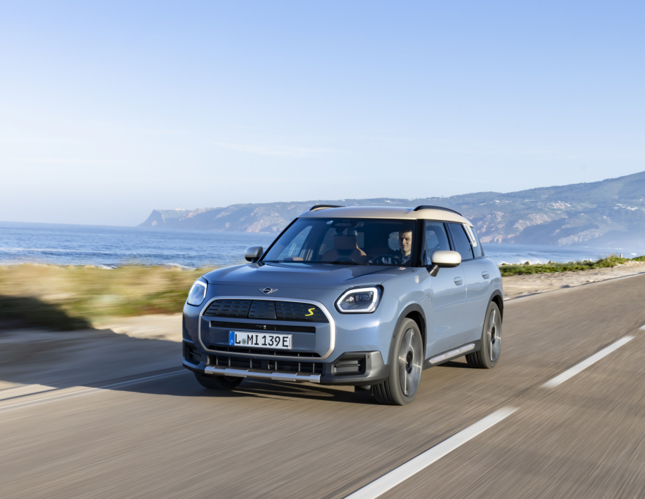 P90543075_highRes_mini-countryman-se-a